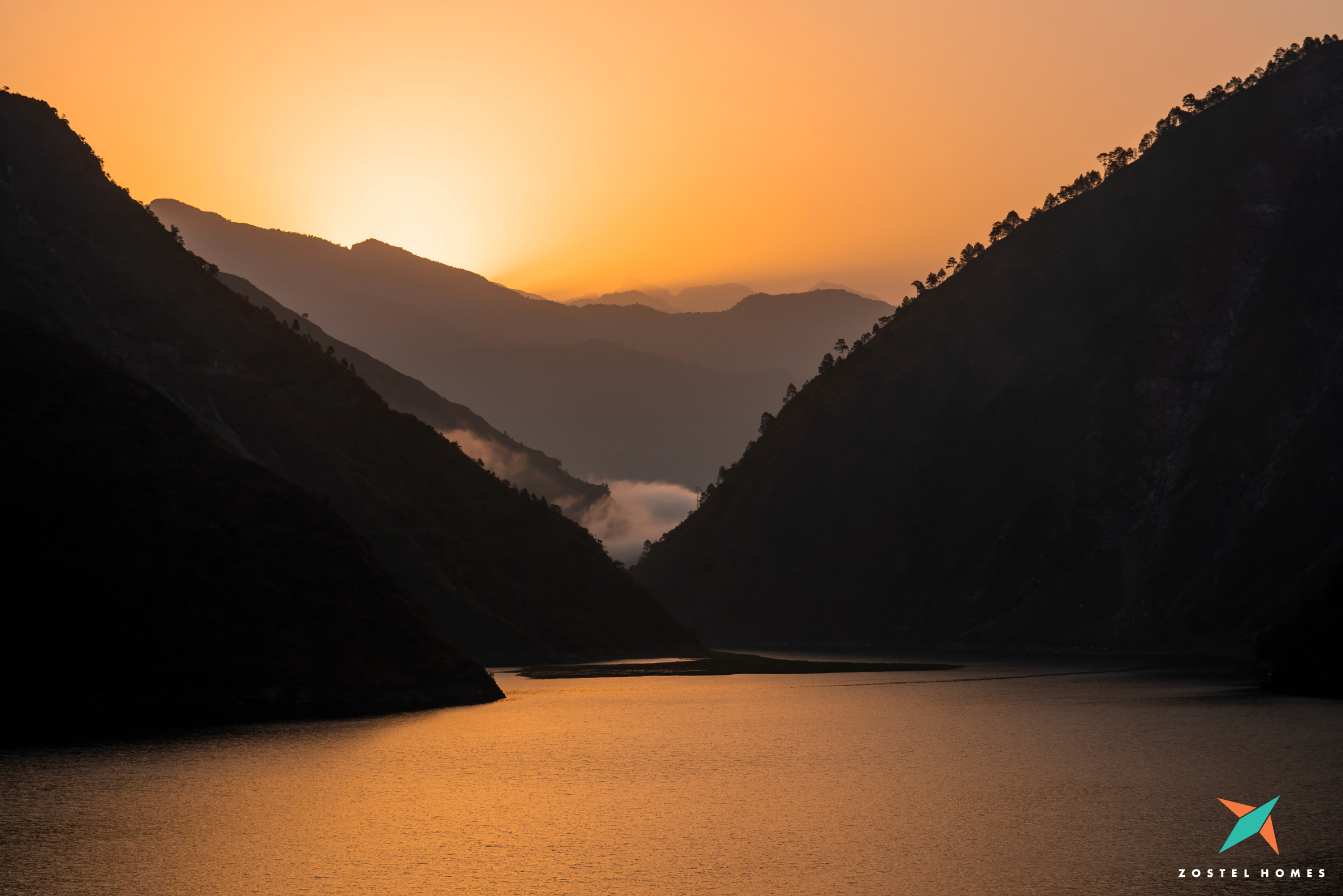 sunset_over_chamera_lake.jpg